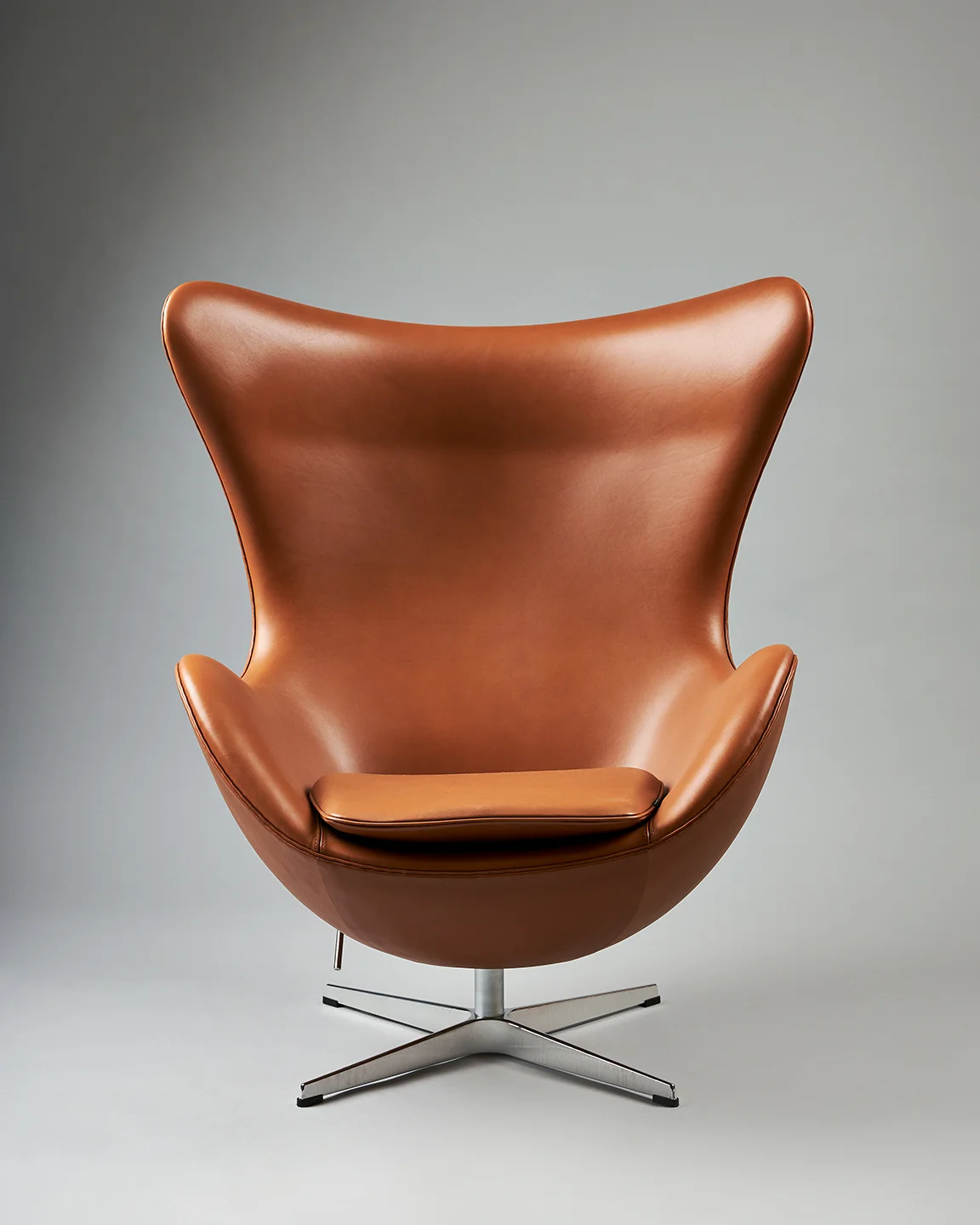 Egg_Chair_Arne_Jacobsen_credit_arnejacobsen_com