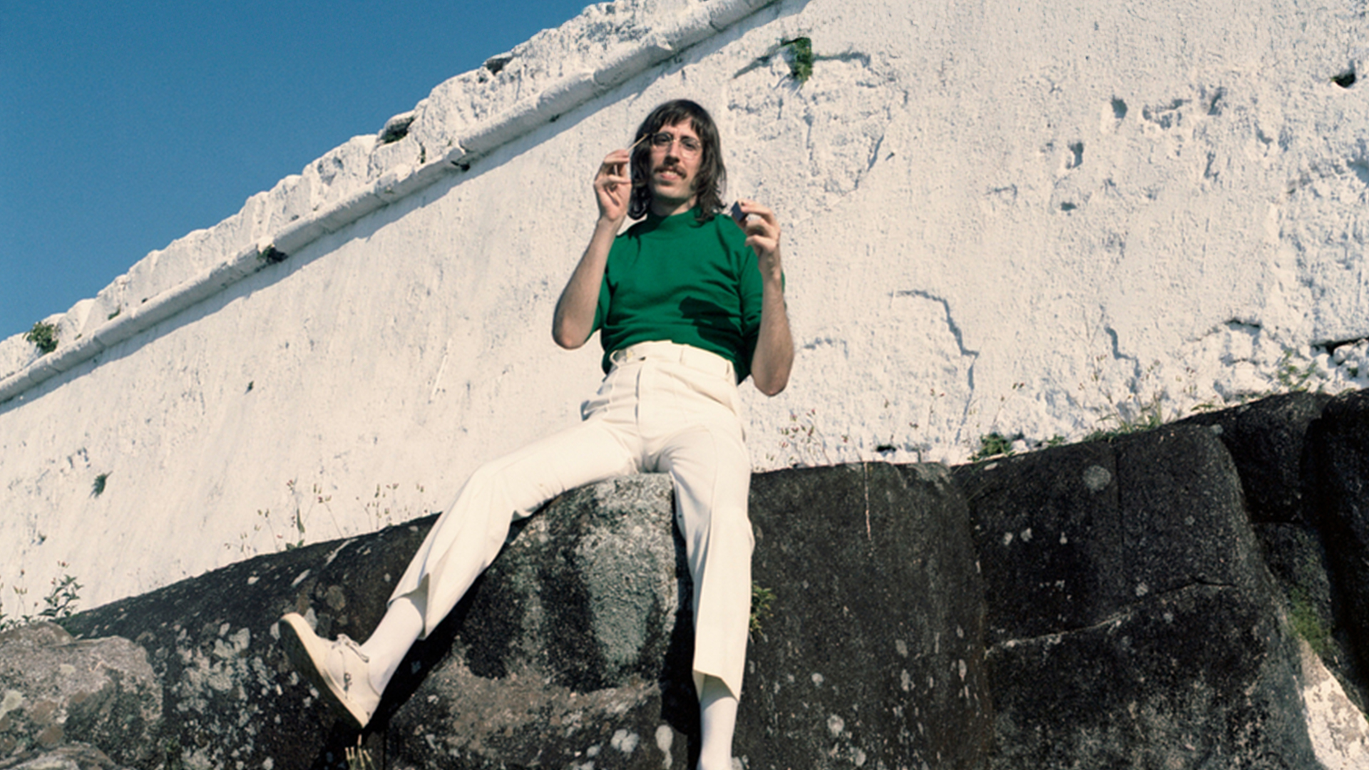 Tim Bernardes: Mil Coisas Invisíveis and the Art of Seeing the Unseen