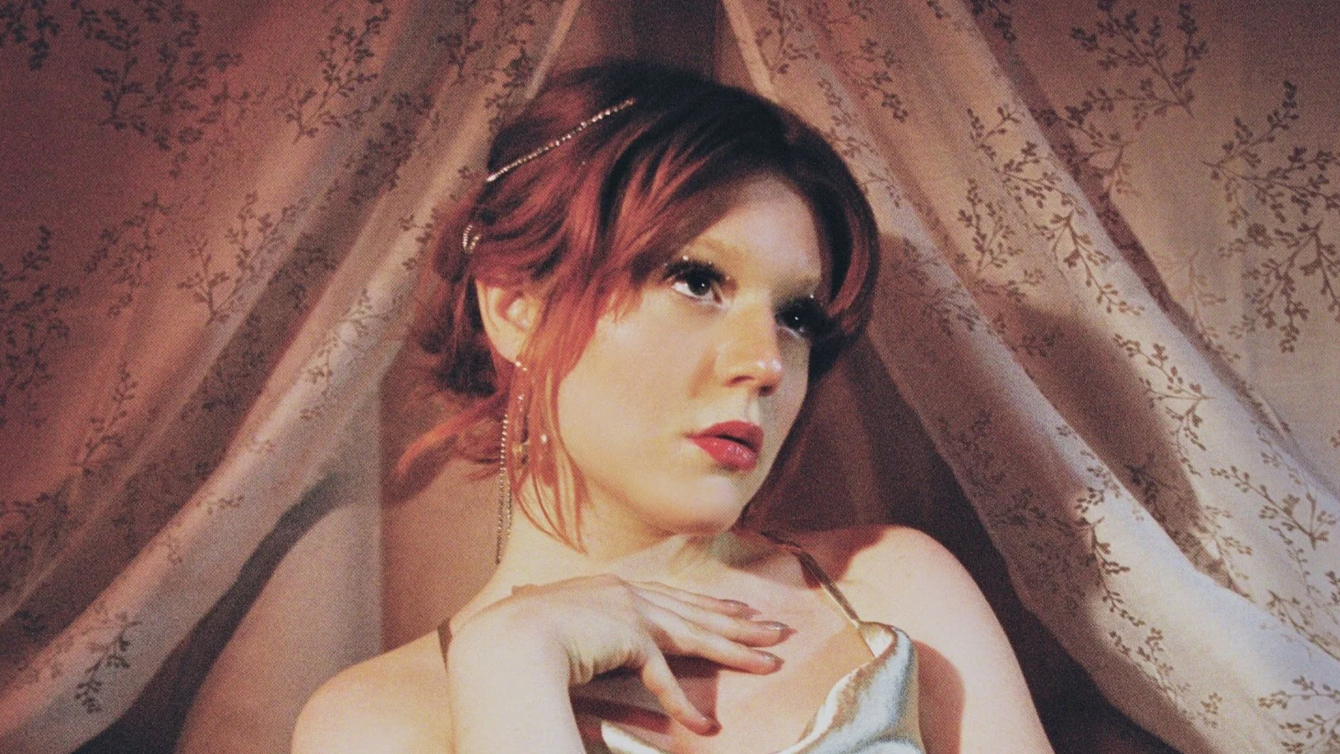 Housewife’s Girl of the Hour: Dream-Pop for the Disenchanted