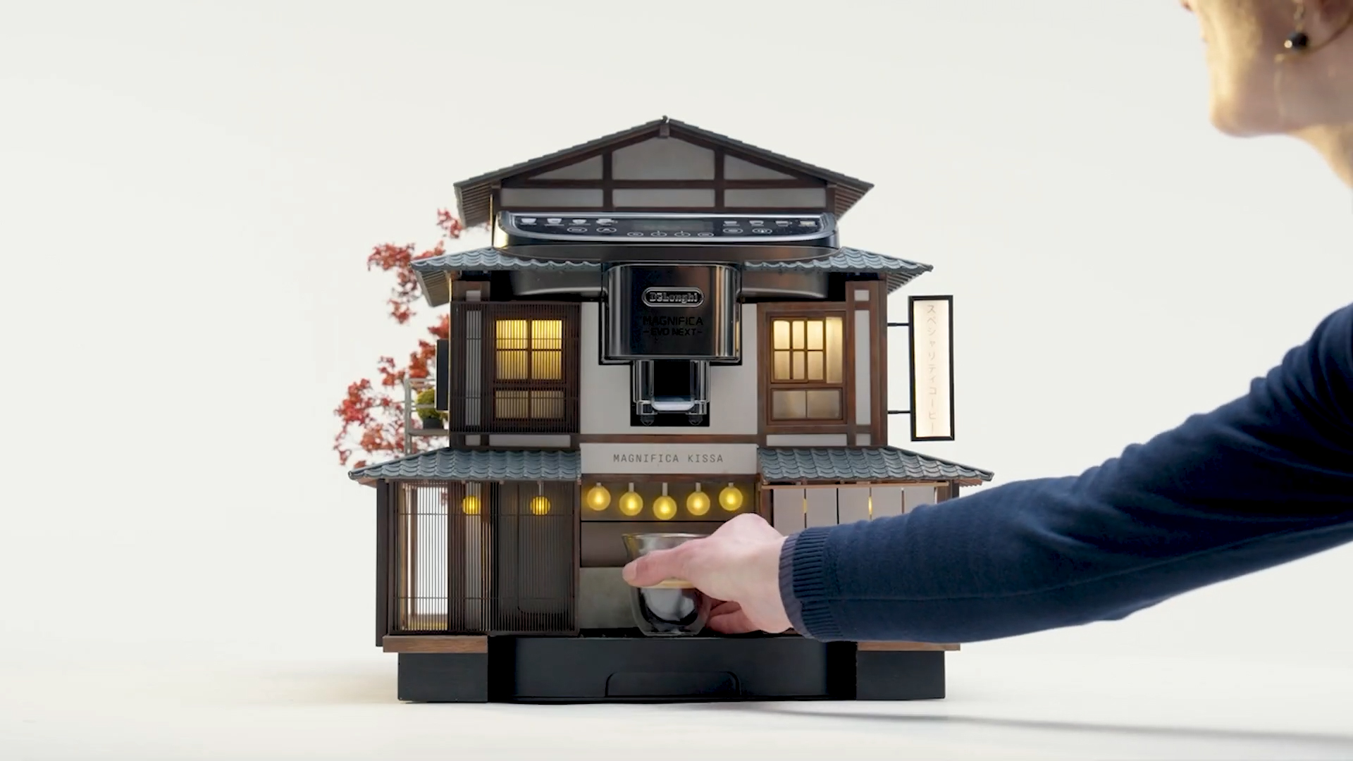 De’Longhi Coffee Shop Campaign Shrinks the Café Experience