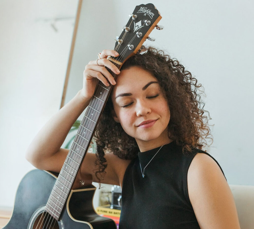 Nathália Cavalcante Crosses New Horizons With Atravessar