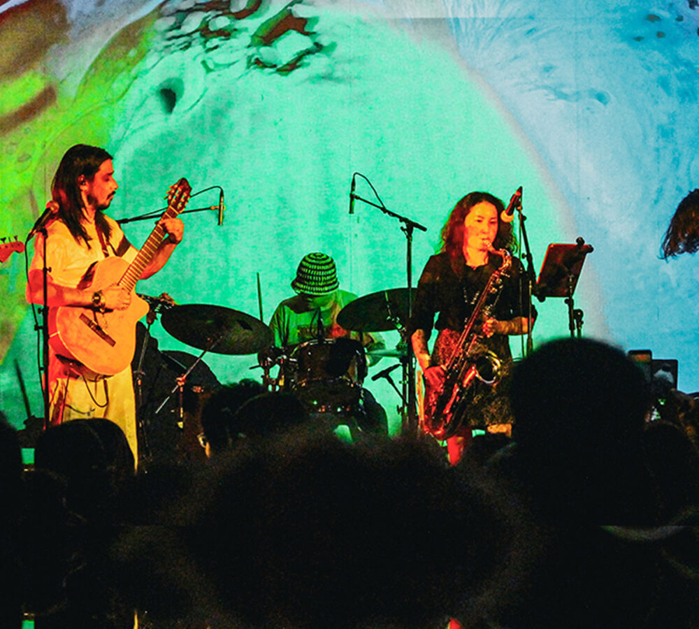 Orbital Ensemble Refuse to Sit Still on Contínua