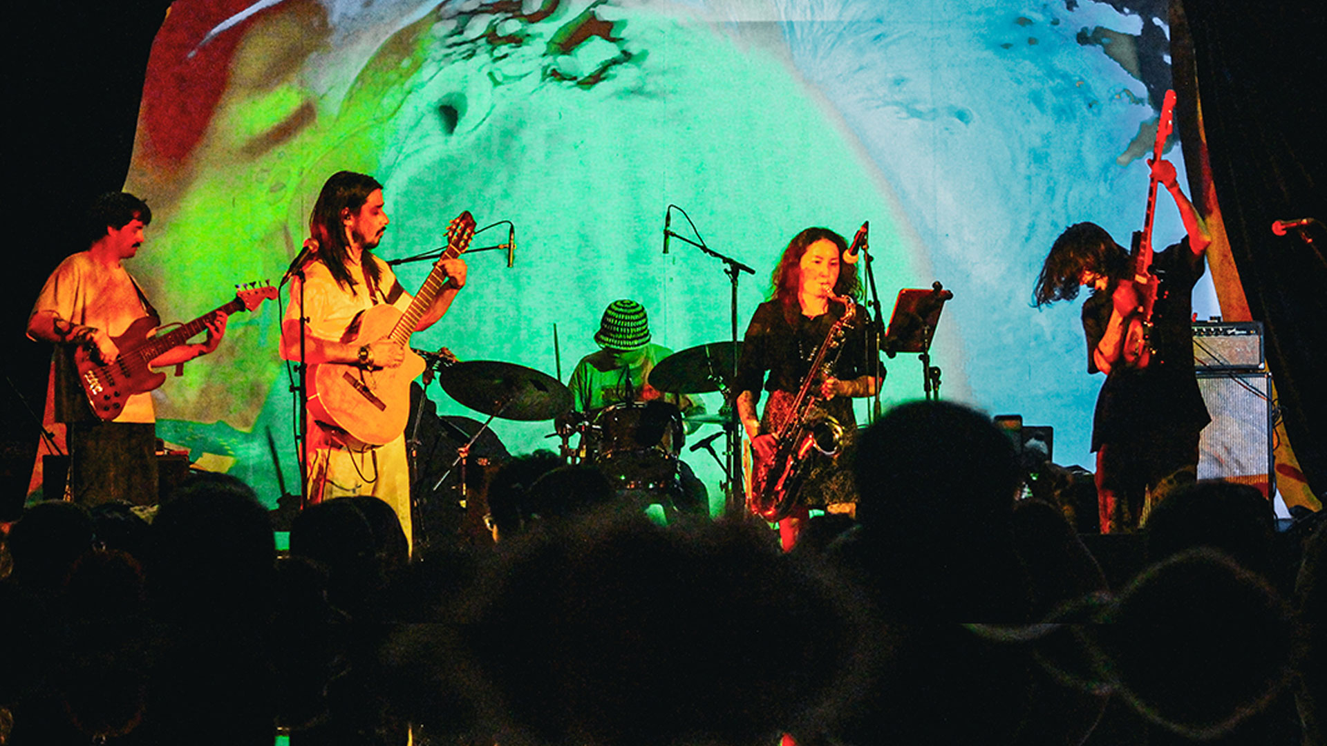 Orbital Ensemble Refuse to Sit Still on Contínua